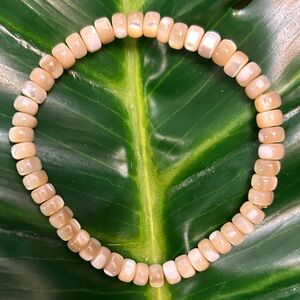 creamy white shell rondelle bracelet🐚